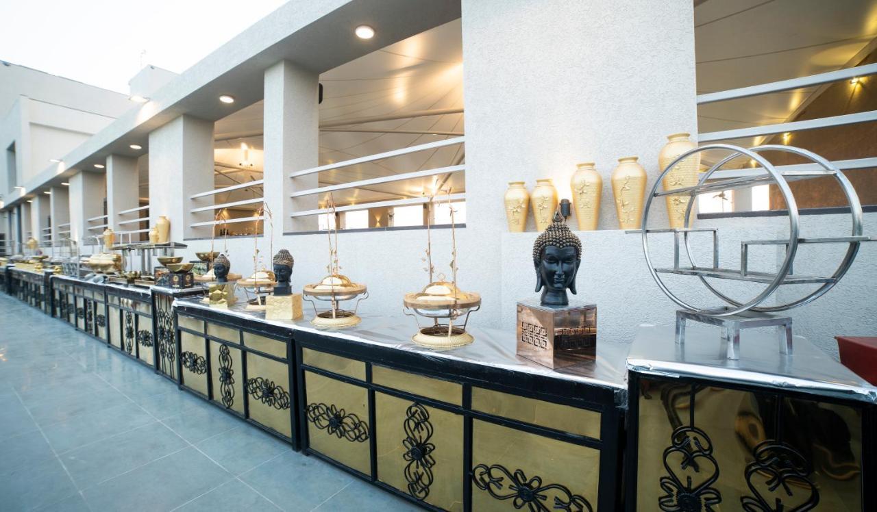 Hotel Rajhans Abhinandan Бопал Екстериор снимка